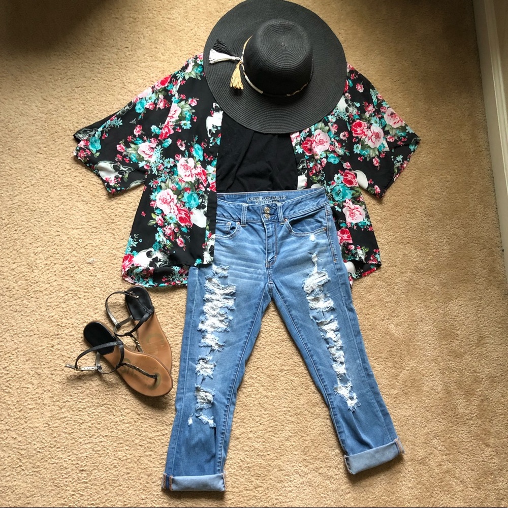 American Eagle Artist Crop Distressed Capris 🦅